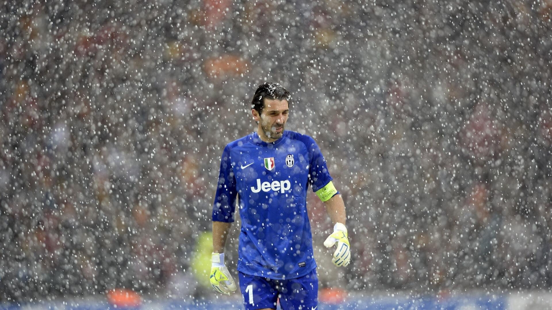 爱游戏娱乐平台-乔·莫伊：全黑队关键比赛中的“终结者”，一击制胜